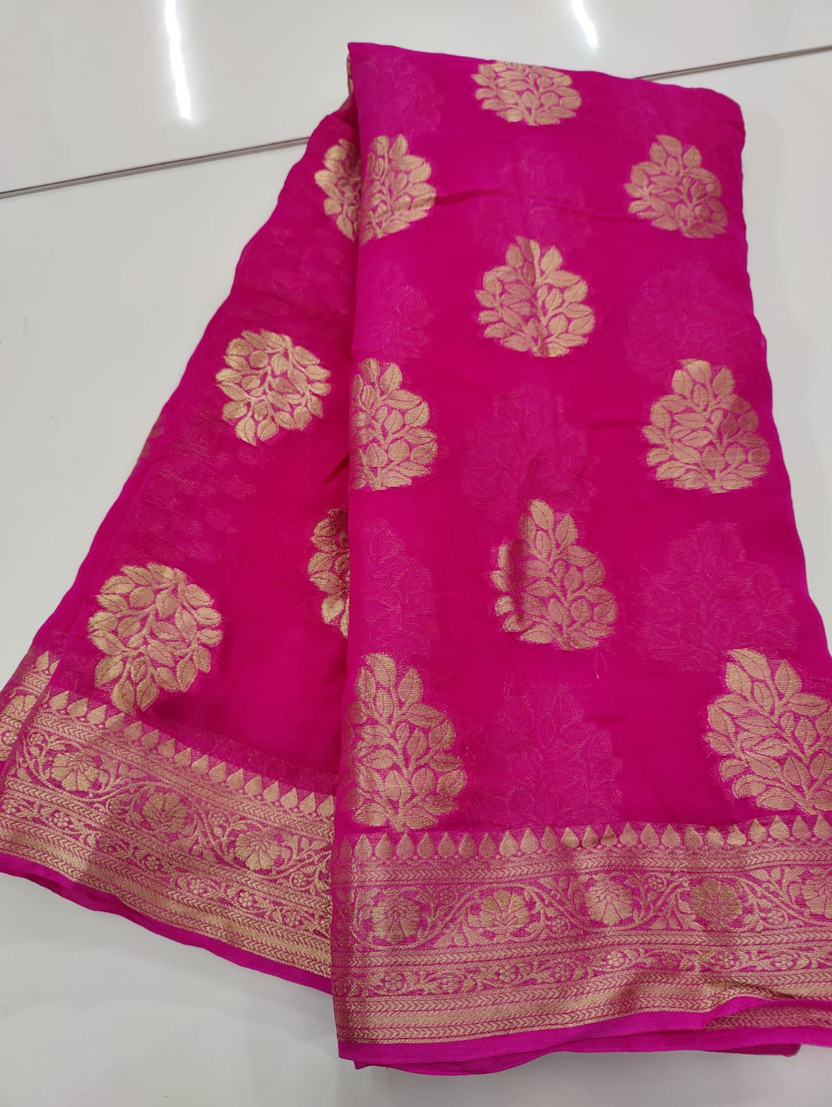 Sale item saree 1148 With minor defect