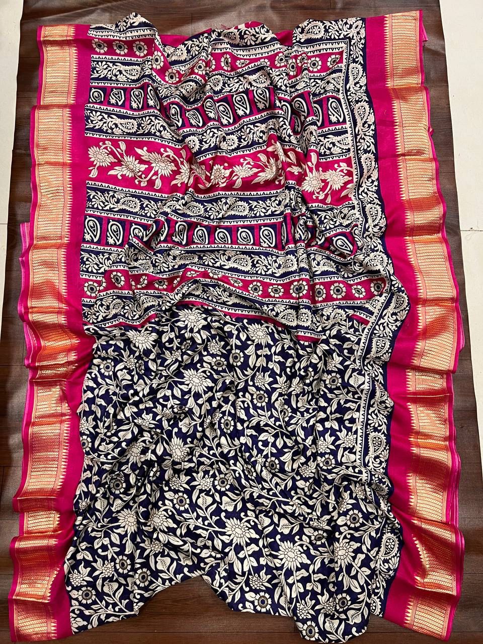 Benny creppy soft smooth with jequard border saree, VJT, OR
