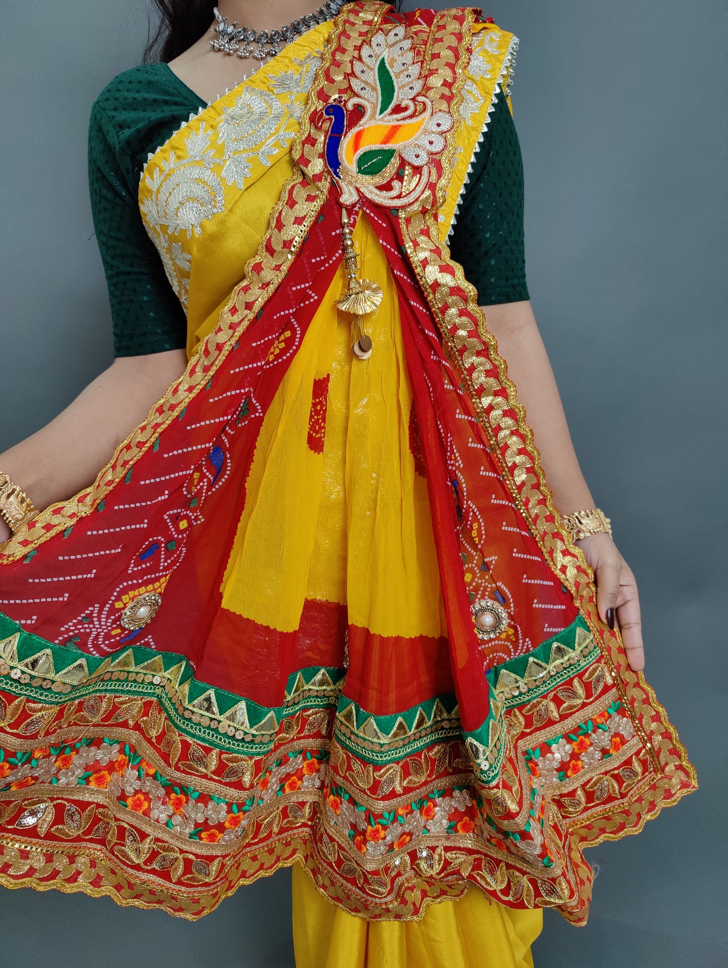 Latest Rajsthani marwadi pure Georgette pomcha broach odhna stole