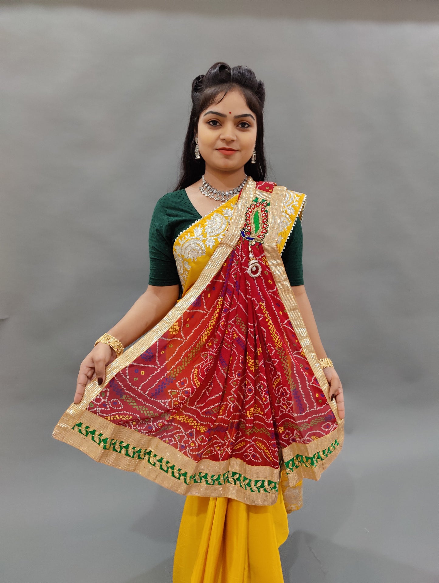 Trending marwadi Jaipuri moss ki chunari odhna broach stole