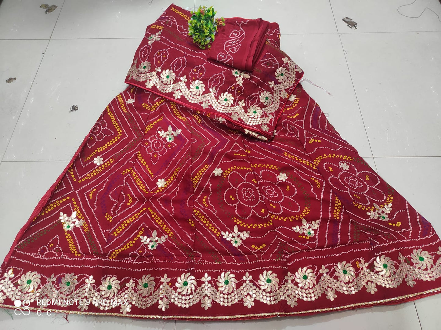 Jaipuri Red Chunri Bandhani Gotapati lahenga, NR, kml