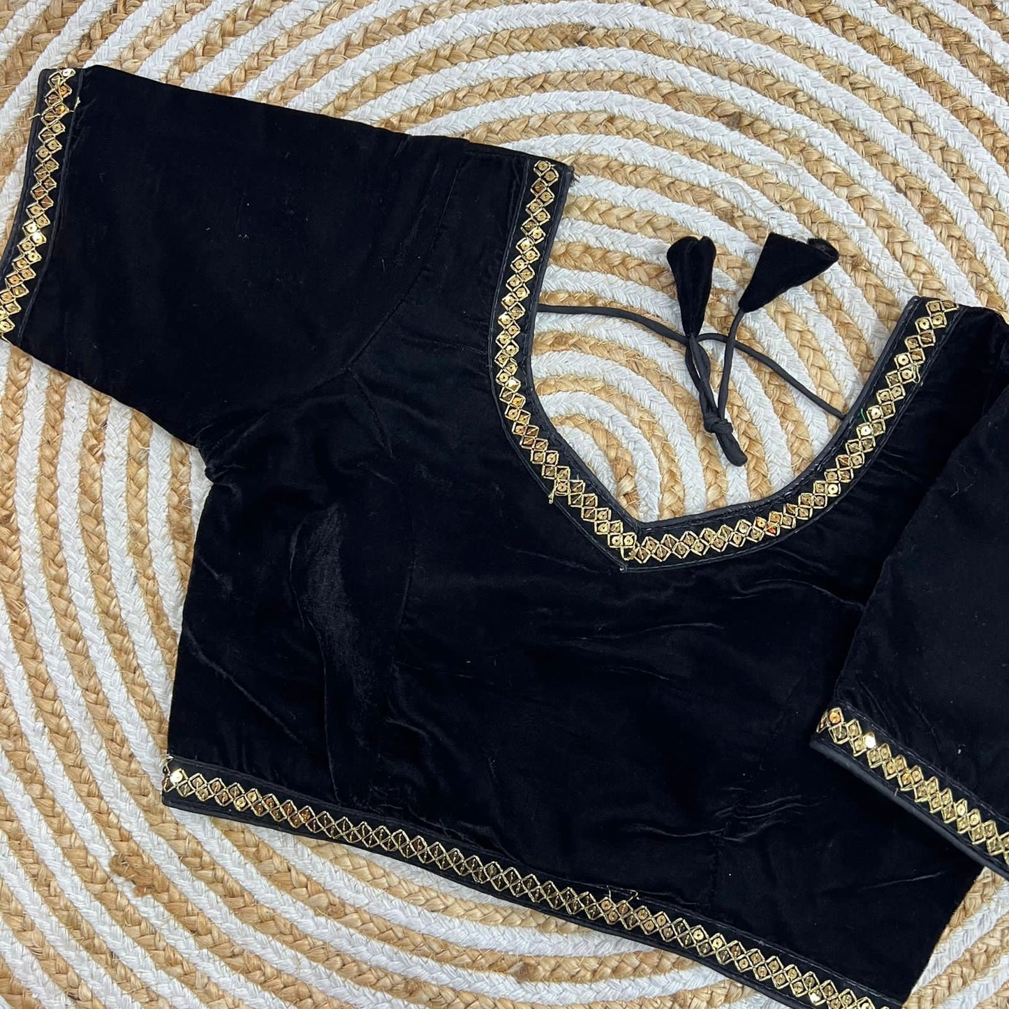 DECENT TYPE NINE THOUSAND VELVET BLOUSE OR , VJT