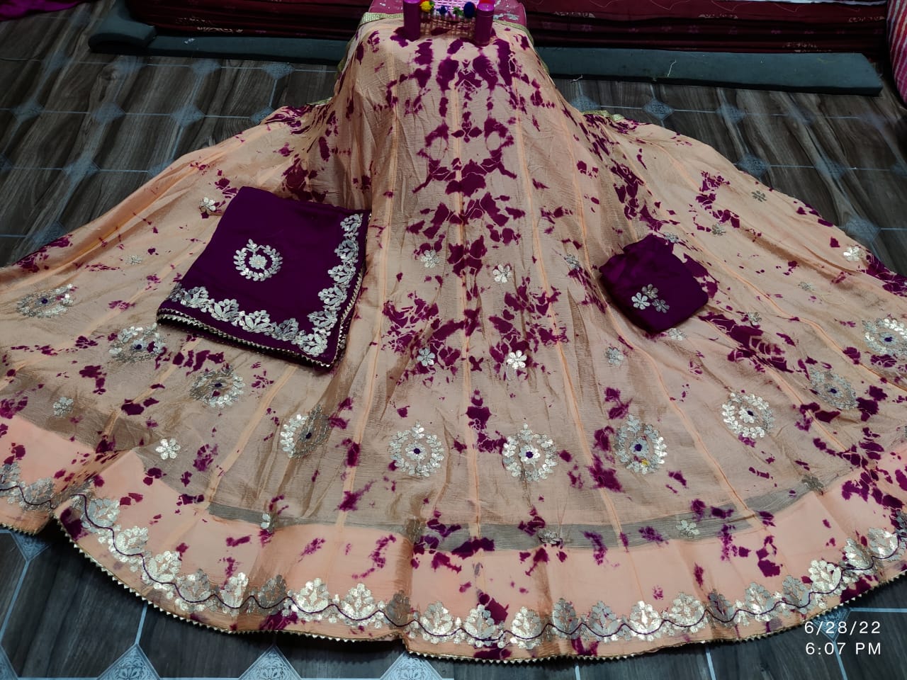 Beautiful Latest Chinon Gotapatti Lahanga Chunri Set Or Kml Cream Lehenga