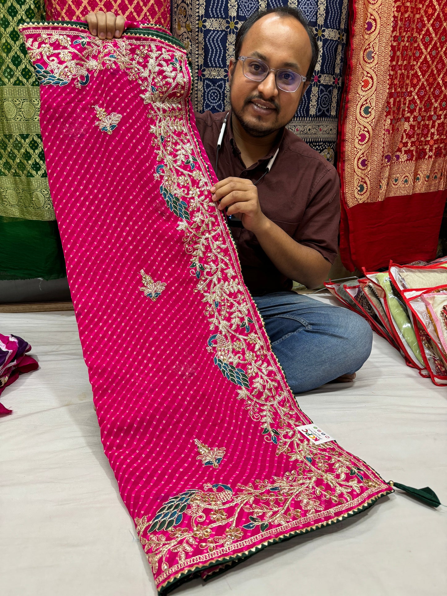 Pure Georgette Mothda Leheriya Beautiful Embroidery With Jari Work Peacock designer border Saree.