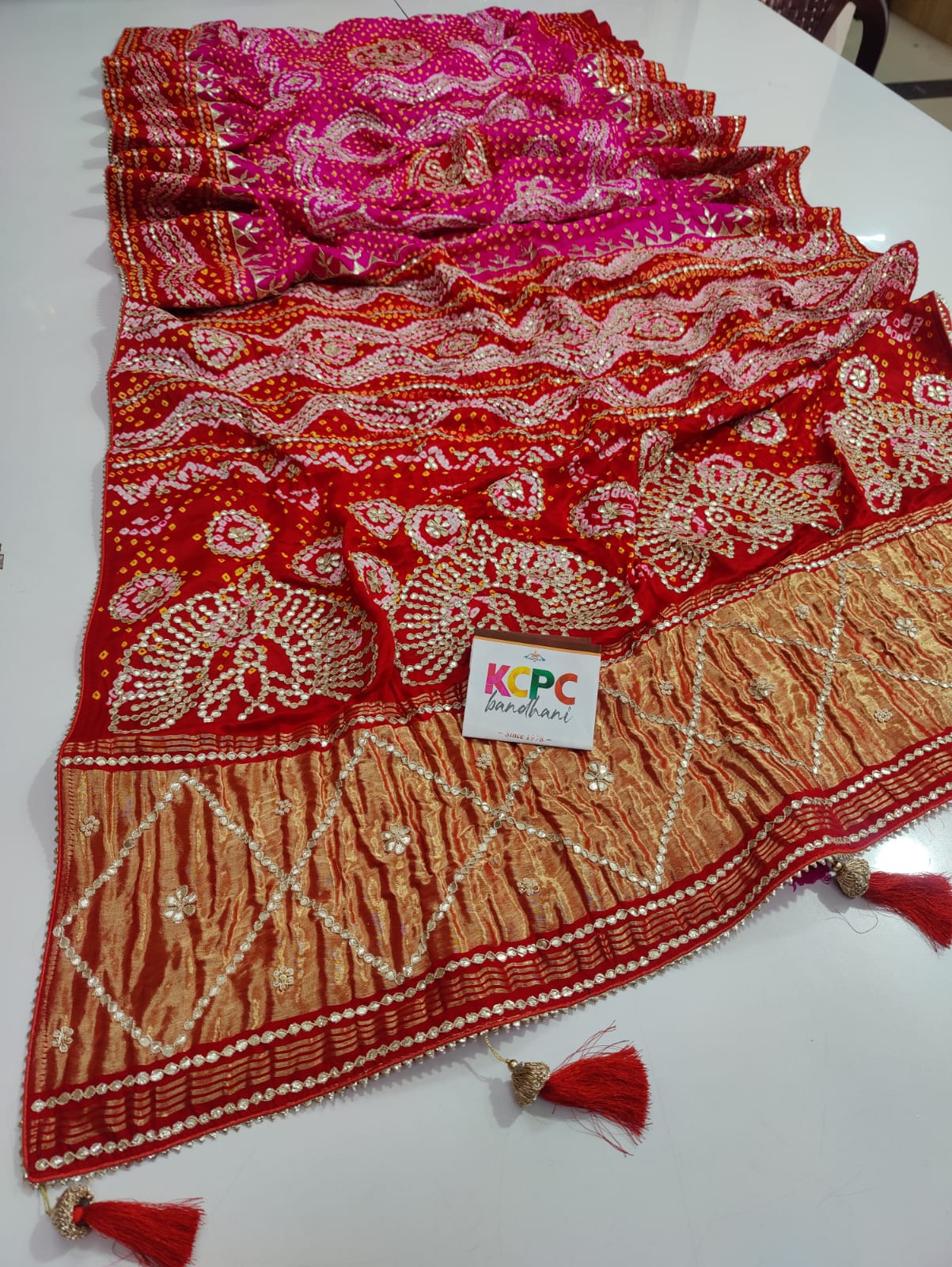 Pure Gaji Silk Bandhani Heavy Gotapatti Work

Saree With Blouse Rani Red Saree