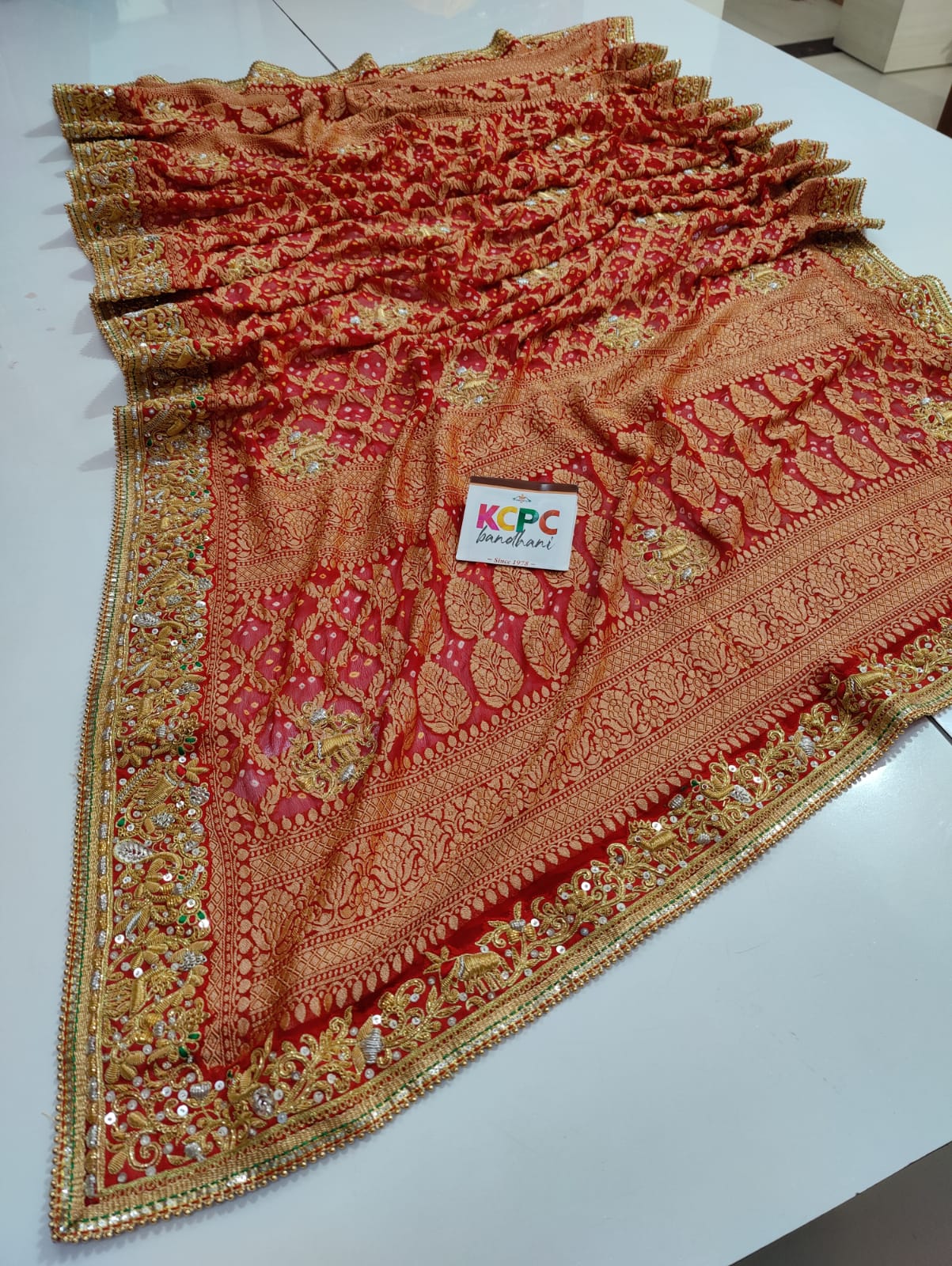 Georgette chunri with zari border