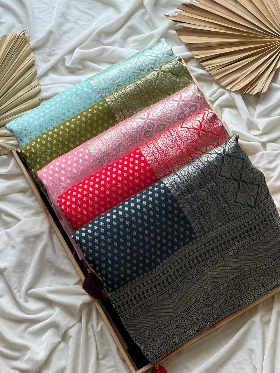 Excuslive& premium arrival banarasixbandhanisarees♥️