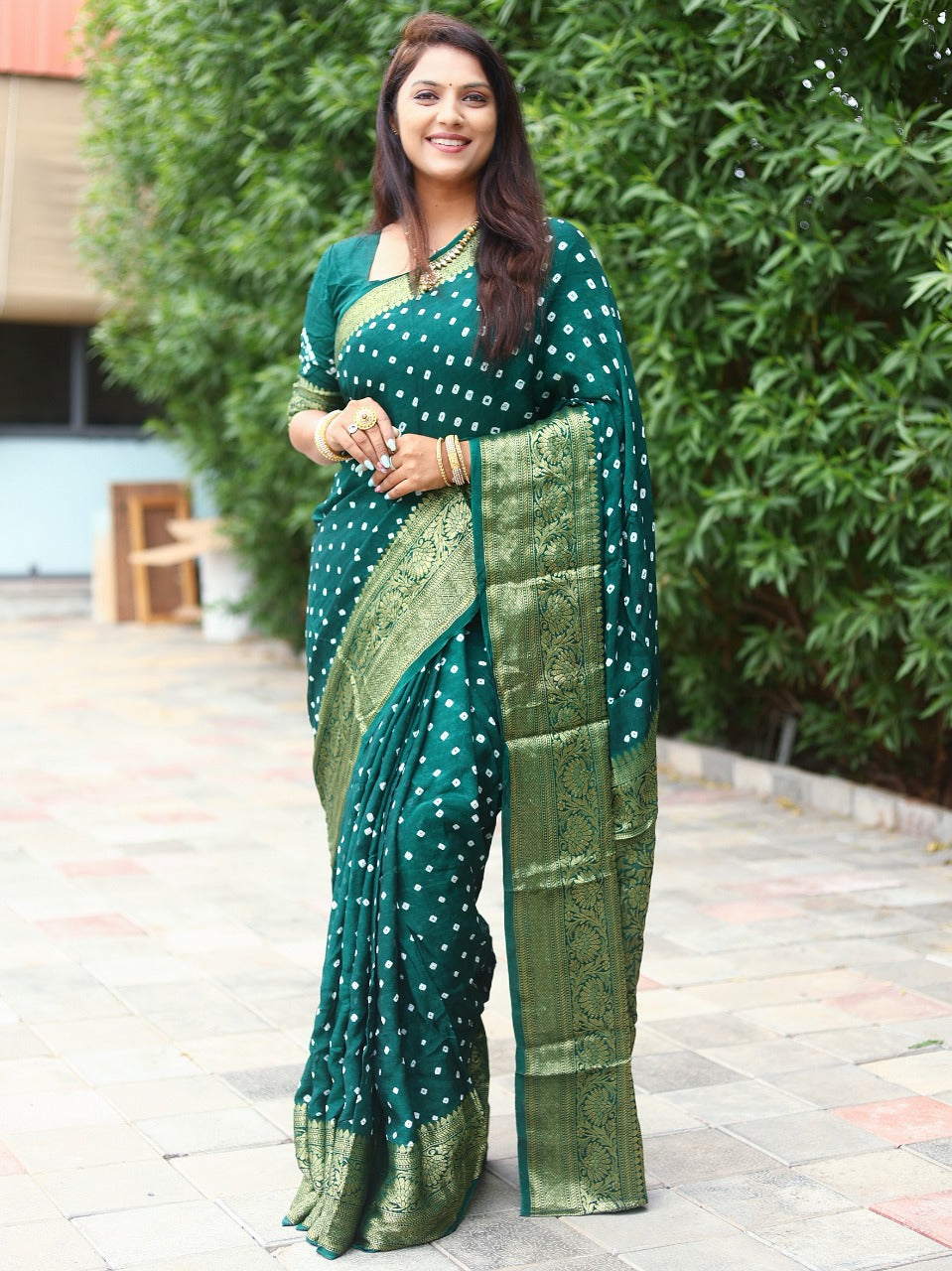 Kanchi Purn Style Bandhani Saree Or Kc Green