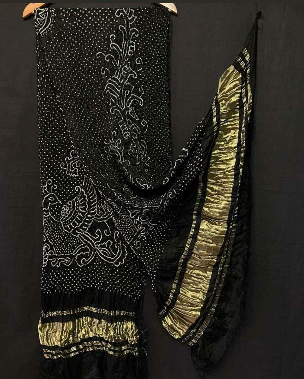 Pure Gaji Silk Bandhani Peacock Design Dupatta Pure Gaji Silk Bandhani Fabric
- Raidana Bandhej