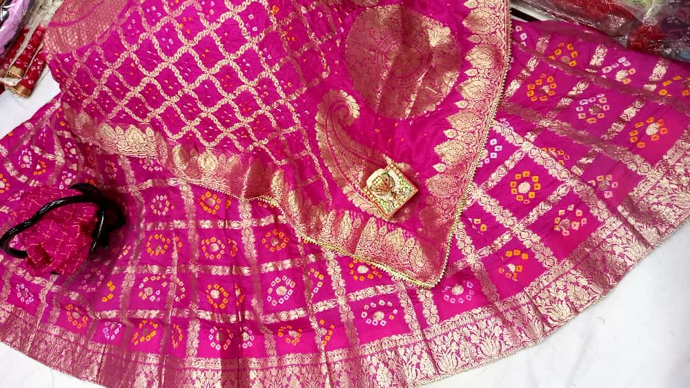 Bandhani Silk Ghatchola Rajasthani Latest Jaipuri Lehenga Chunni Set, Nr,  Kml, सिल्क लहंगा - Khatushyam Creations, Sikar | ID: 2850228411473